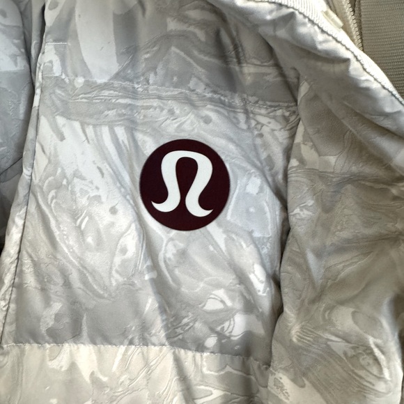 lululemon Team Canada Down Jacket size 6 - Picture 13 of 16